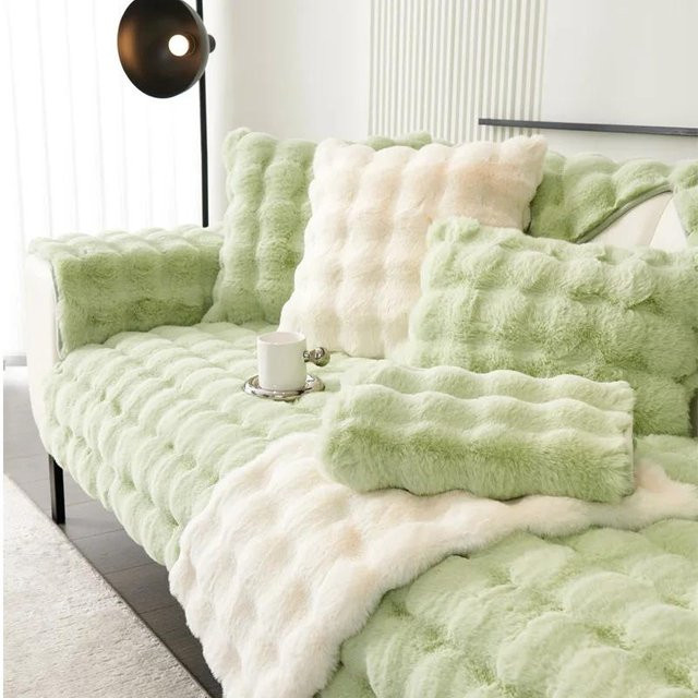 Warmes Sofa-Kissen aus verdicktem Kaninchenplüsch in Grün, quadratisch, B/T/H: 45 x 45 x 45 cm - Bild 1