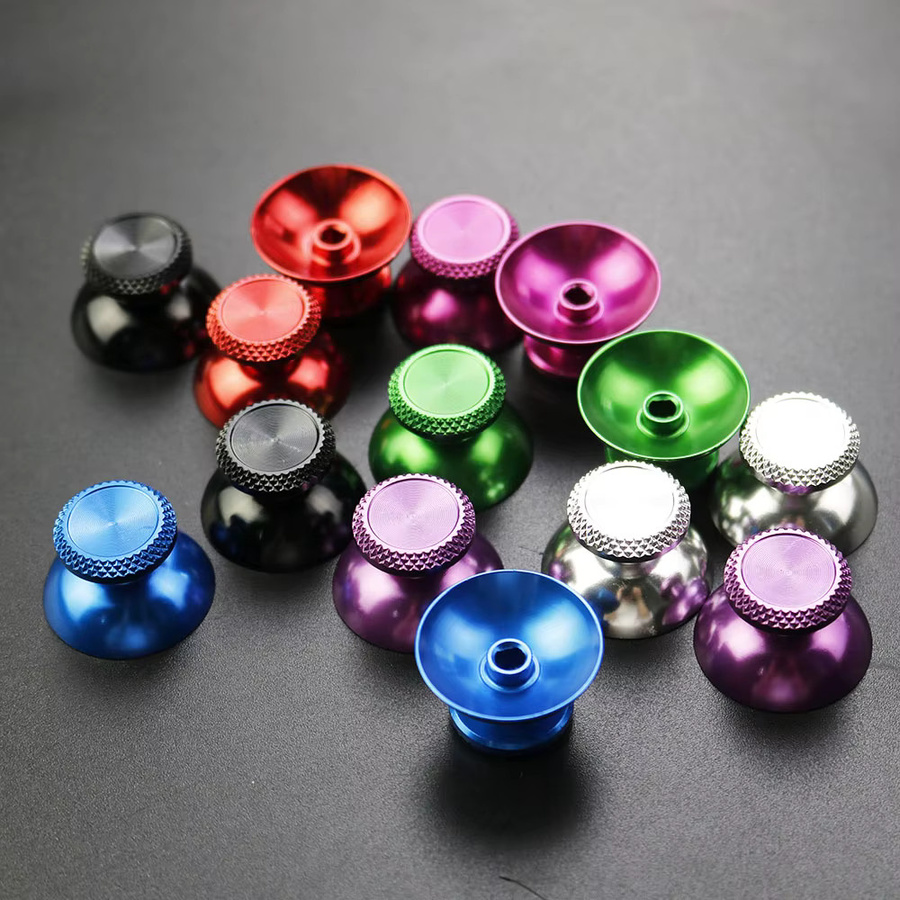 YUXI 2er-Set Metall Analog Joystick Thumbstick Grip Caps Ersatzteile für PS5 Controller in Silber und Multicolour - Bild 4