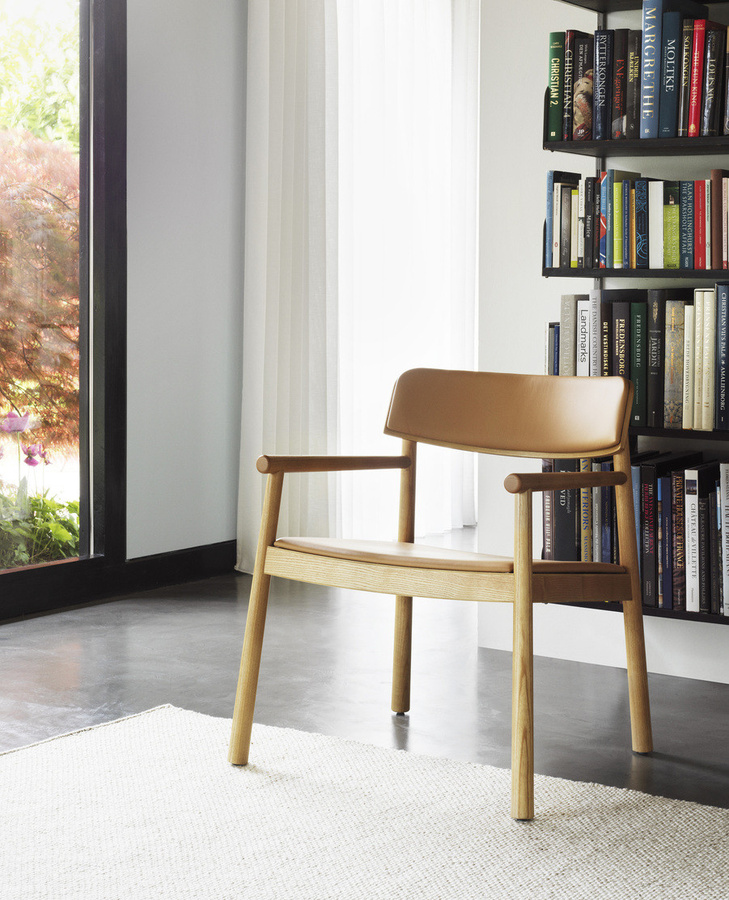 Normann Copenhagen Timb Lounge Armchair mit Armlehnen in Braun - Bild 3