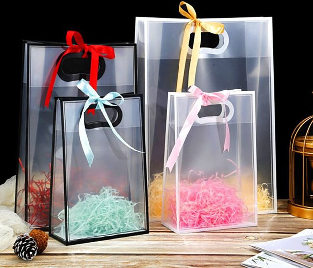 Transparente Geschenktüten aus Kunststoff in Weiß für Hochzeiten und Geburtstage - Bild 1