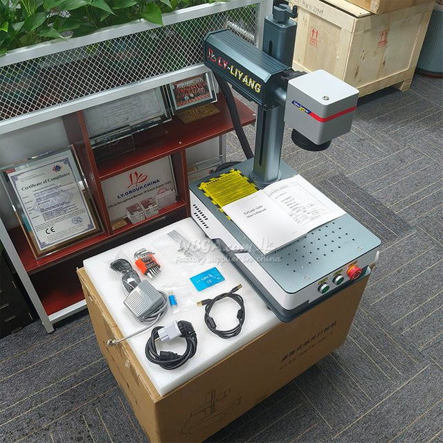 YOOCNC Faserlaserbeschriftungsmaschine mit Autofokus und MOPA M7 Technologie für Metall, Edelstahl, Gold und Silber mit Raycus Laserquellen (100W, 60W, 20W, 30W, 50W) - Bild 1