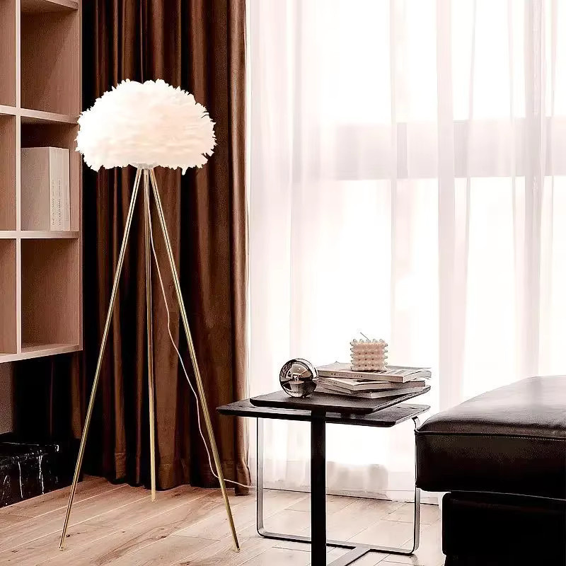 JIANKEXING Designer Feder Stehleuchte aus Metall in Weiß, Schwarz und Gold für Wohnzimmer und Schlafzimmer mit E27 Fassung - Bild 1