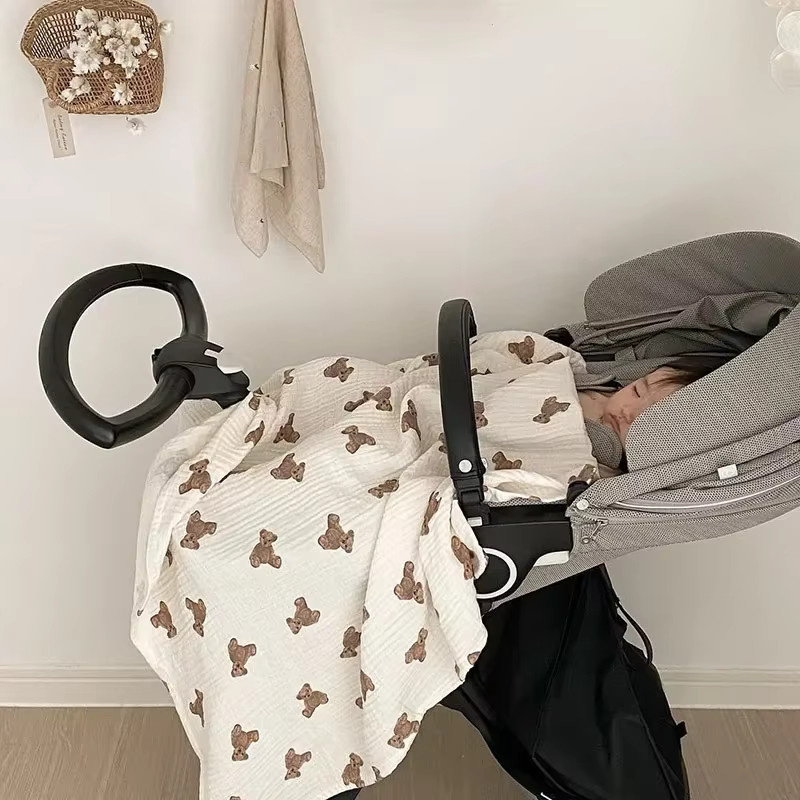 DANIVIVI Baby Decke aus Musselin Baumwolle mit Bär-Print für Neugeborene - Bild 2