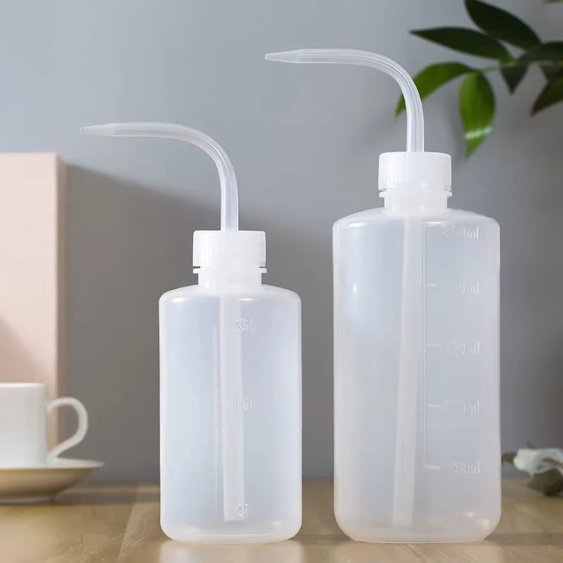 Transparente Kunststoff-Quetschflasche mit gebogener Düse und Waage zur Bewässerung von Sukkulenten und Pflanzen, 250/500 ml - Bild 2