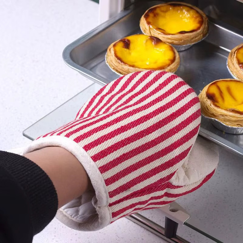 GAFASTWO Wärmeisolierende Topflappen in Rot, Hitzebeständige Backhandschuhe zum Schutz vor Verbrennungen für Ofen und Mikrowelle - Bild 2