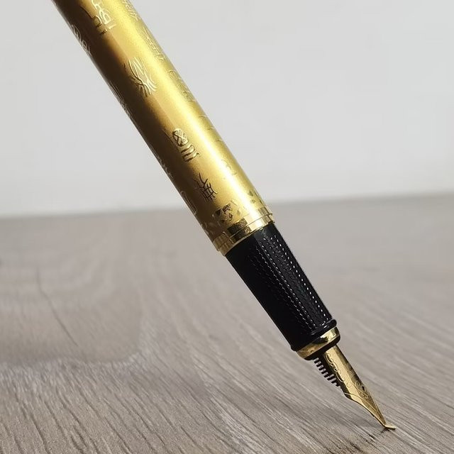 AliWuzn Füllfederhalter aus Metall im chinesischen Retro-Stil mit Goldakzenten und Selbstansaugfunktion - Bild 1