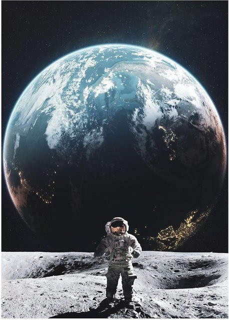 Moderne Leinwandmalerei PanitingArt Astronaut trinkt Bier auf dem Mond, Bunt, Breite: 20 cm, Höhe: 30 cm - Bild 1