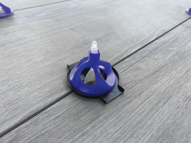 LUX-TOOLS Nivellierhilfe Kratzschutzkappen aus Kunststoff, 100 Stück, Schwarz und Blau - Bild 1