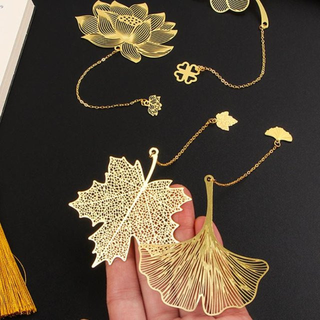 CHENJ Retro Metall Lesezeichen in Gold mit Ginkgo Biloba, Ahornblatt oder Lotus Motiv im chinesischen Stil - Bild 1