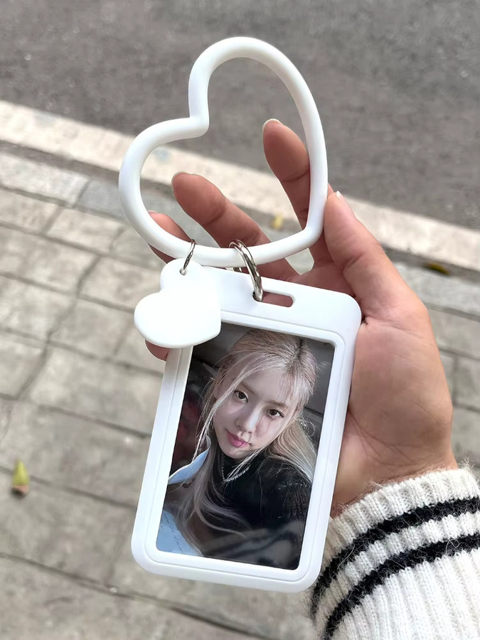 INS Kpop Fotokartenhalter mit Federanhänger als Organizer für Idol Fotokarten und Ausweise - Bild 4