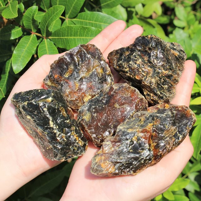 CrystalHola Natürlicher Schwarzer Bernstein Rohstein als Sammlerstück und Dekoration - Bild 1
