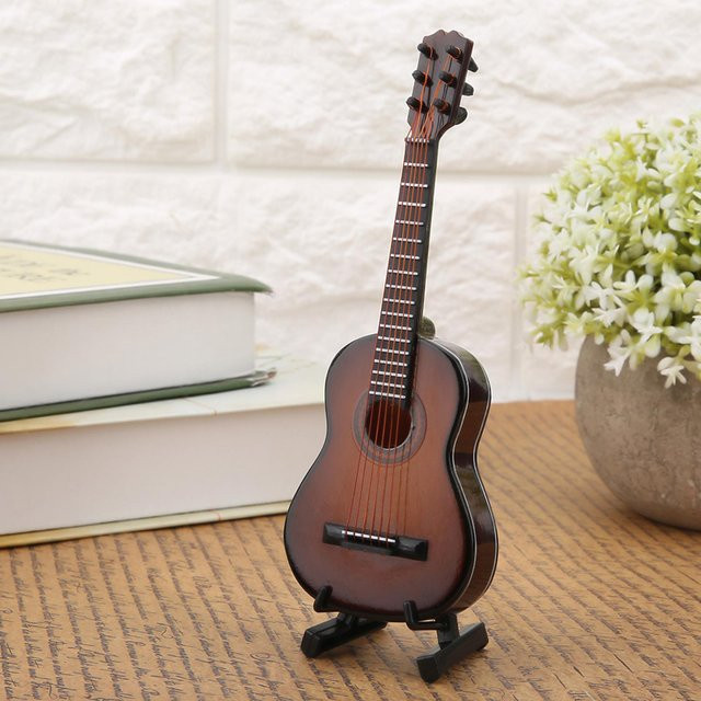 Miniatur-Gitarrenmodell aus Holz von ammoon in Blau und Kaffeebraun, Höhe: 14 cm - Bild 1