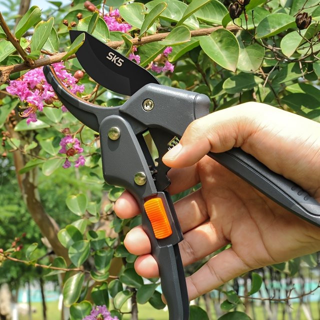 Newshark TOOL Gartenschere aus Edelstahl in Schwarz - Bild 1