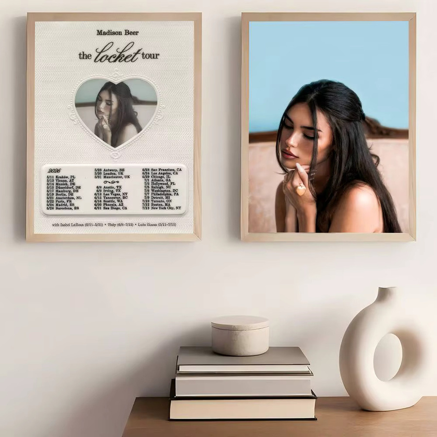 Selbstklebendes Anime-Poster Madison Beer Medaillon Illustration in Weiß zur Raumdekoration - Bild 2