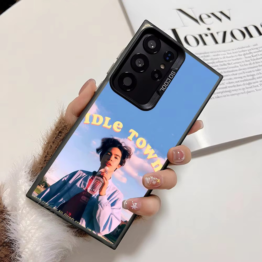 Conan Silikon Handyhülle für Samsung Galaxy S25 Edge S24 S23 S22 S21 S20 Ultra in Grau mit bunten Silber-Akzenten - Bild 4
