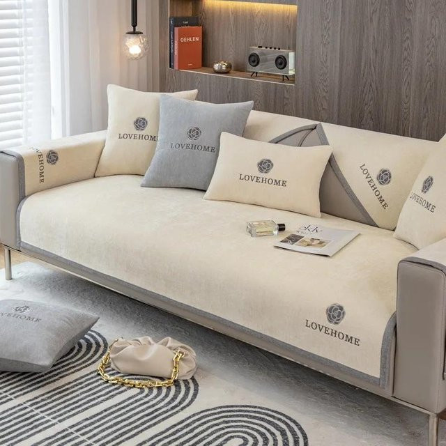 Nordischer Chenille Sofabezug in Beige, rutschfester und waschbarer Couchüberwurf für dein Wohnzimmer, 45 x 45 cm - Bild 1