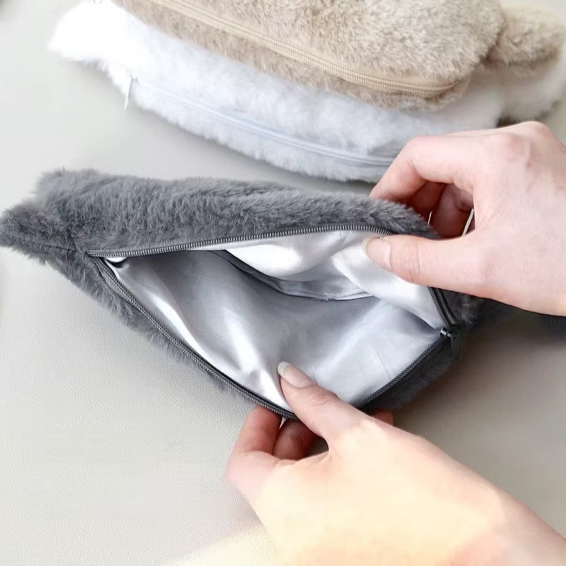 Plüsch-Federmäppchen mit Katzen-Design in Grau als weiches Schreibwaren-Etui mit großem Fassungsvermögen - Bild 2