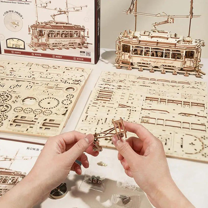 ROBOTIME ROKR Klassische Stadtbahn 3D Holzpuzzle LK801 aus Holz - Bild 2