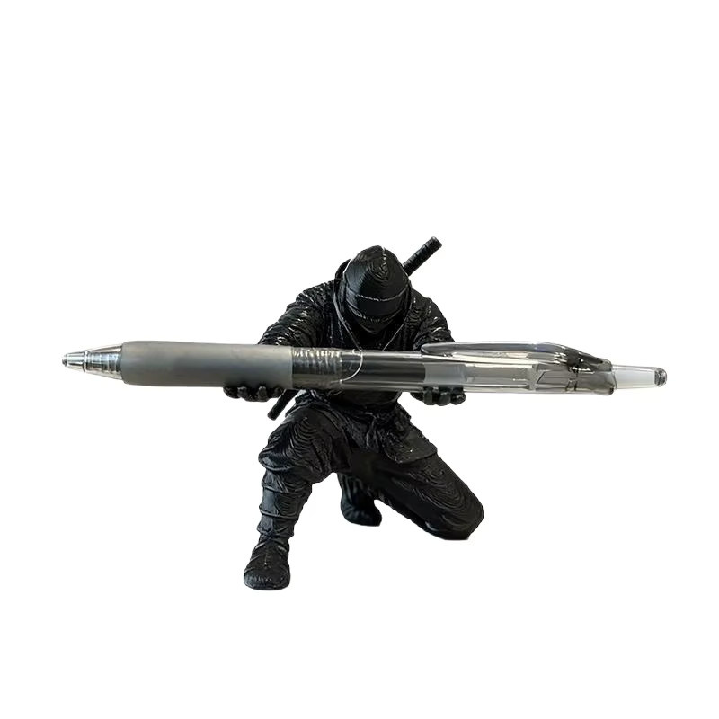 3D Ninja Stifthalter aus Kunststoff in Schwarz als kreative Schreibtischdekoration - Bild 6