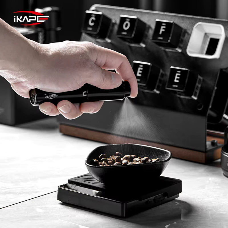 IKAPE Kaffee-Dosierschale und Sprühflasche Set in Schwarz aus antistatischem Kunststoff für Barista-Zubehör - Bild 5