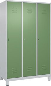 C+P Spind Classic PLUS Garderobenschrank mit 3 Abteilen, Füße, Zylinderschloss und 4 Garderobenhaken, Farbe: Lichtgrau/Resedagrün, H x B x T: 195 x 120 x 50 cm - Bild 1