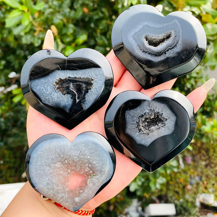 Natürlicher Schwarzer Achat als Herz-Geode geschnitzter Liebes-Kristall als Worry Stone und Wohndekor - Bild 2