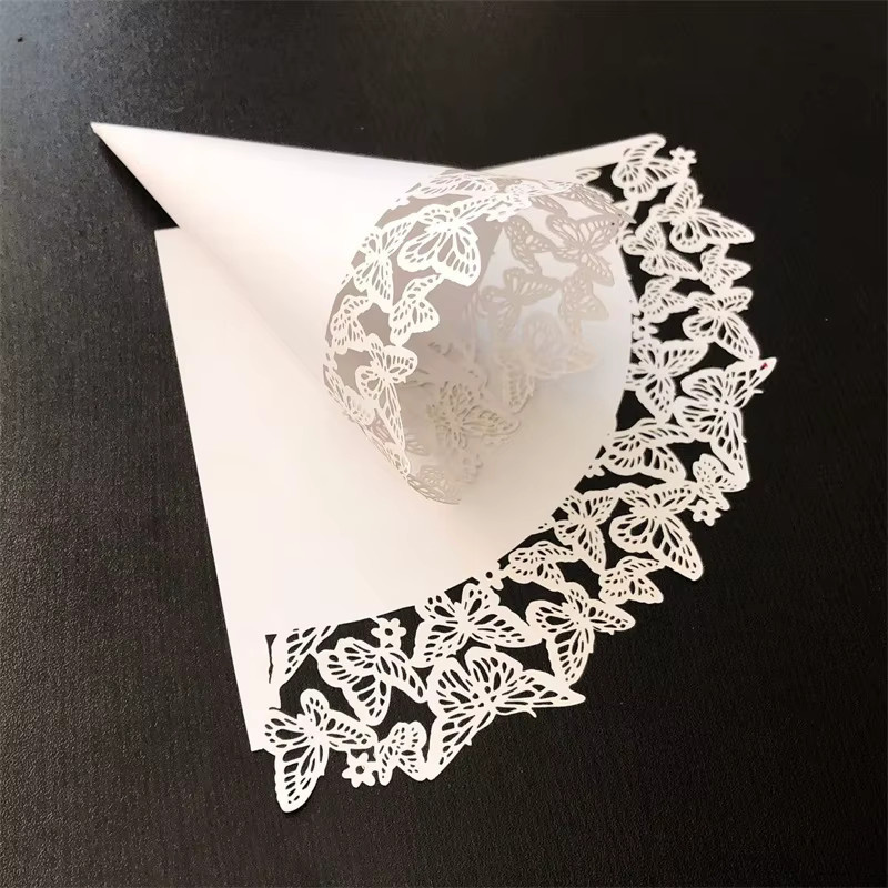 Papierkegel mit Schmetterlings- und Spitzen-Design in Pink und Weiß für Hochzeiten, Valentinstag und als Konfetti- oder Blumenverpackung - Bild 2