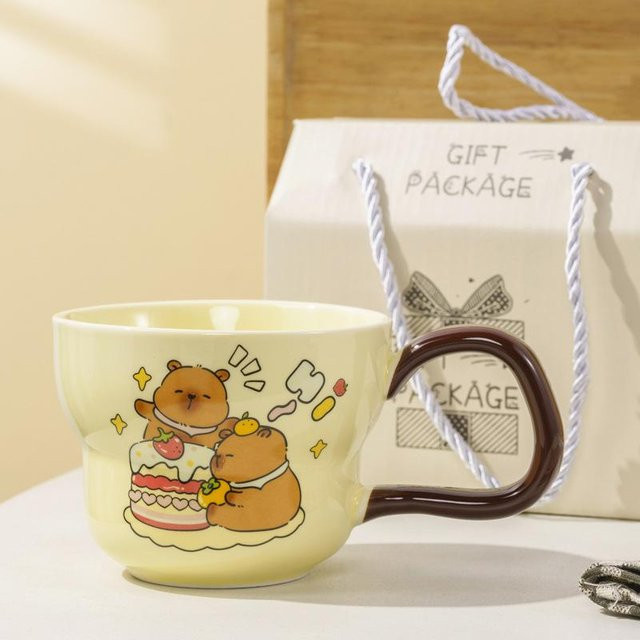 Yiran toy 1 Keramiktasse mit Löffel im Kapibara-Design, gelb, 400 ml - Bild 1