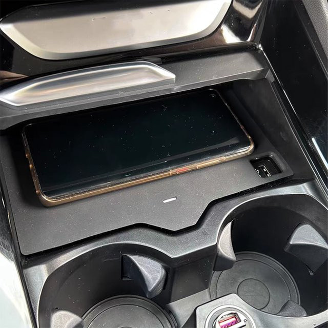 Carinway Drahtloses Ladegerät für die Mittelkonsole passend für BMW X3 G01 und X4 G02, Schwarz - Bild 1