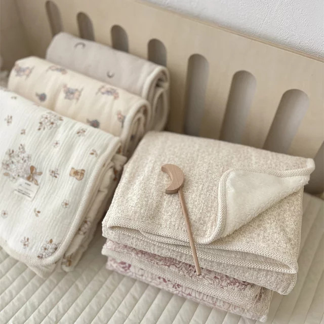 Weiche Baby Fleecedecke aus Baumwolle mit Spring Bud Design für Neugeborene - Bild 1