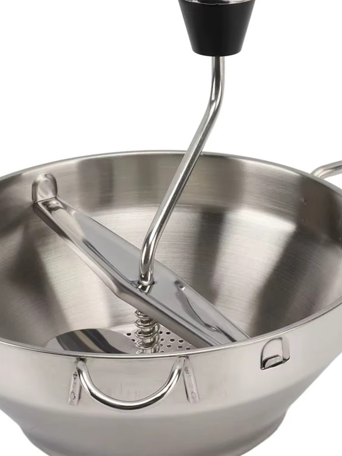 Manuelle Gemüsemühle aus Edelstahl in Silber mit 3 Siebscheiben für Kartoffeln und Obst - Bild 3
