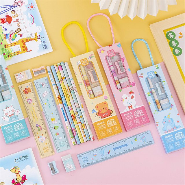 Multifunktionales Stiftset für die Schule in Pink und Multicolour mit Bleistiften, Radiergummis, Linealen und Anspitzern - Bild 1