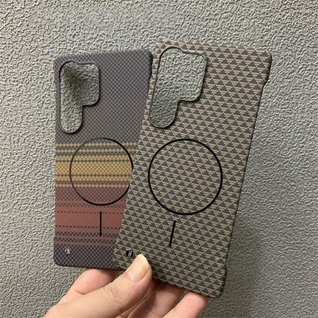 Ultradünne Rahmenlose Business-Hülle mit Kevlar-Kohlefaser-Muster und Magnetischer Lade-Rückabdeckung für Samsung S26 Ultra S25 S24 S23 Plus in Gold/Multicolour - Bild 1