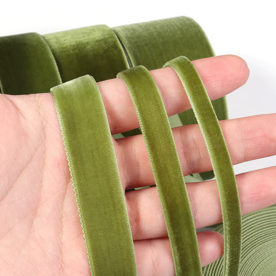 Olivgrünes Samtband mit Beflockung für DIY-Dekoration und Geschenkverpackungen in verschiedenen Breiten von 6 mm bis 38 mm - Bild 4