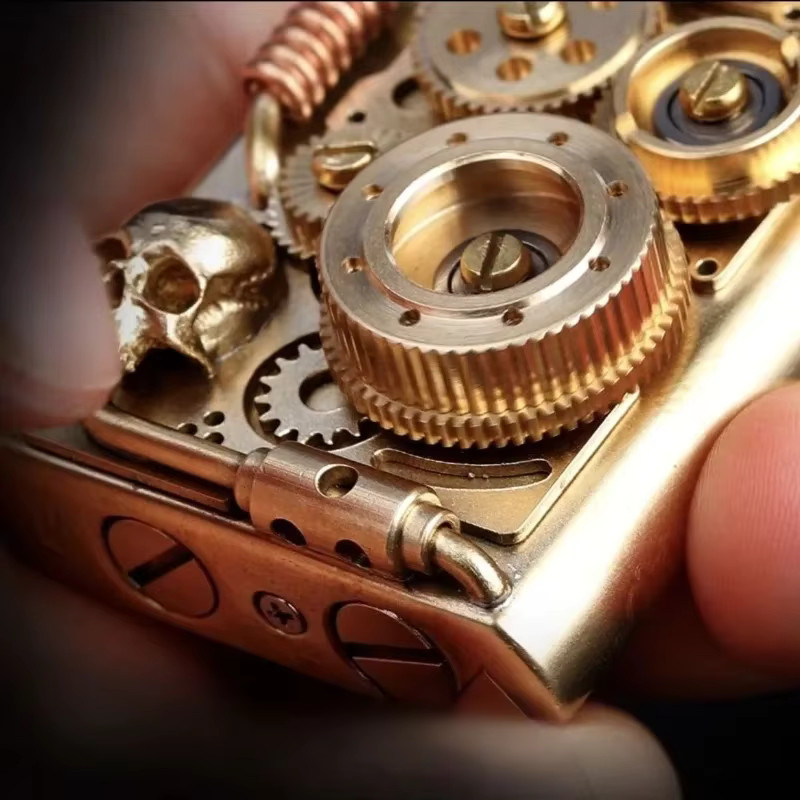 ZORRO Steampunk Ölfeuerzeug Nr. 1 in Gold, mechanisches Retro-Design mit Getriebegestänge und handgefertigter Schweißtechnik - Bild 2