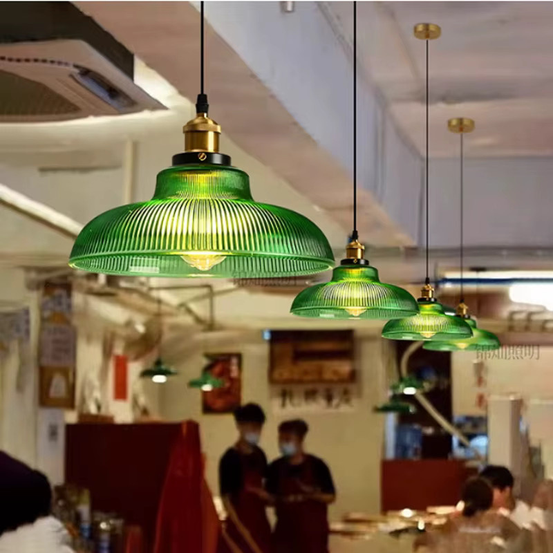 Ramalho Moderne LED Pendelleuchte aus Glas und Metall in Grün und Gold/Messing für dein Wohnzimmer - Bild 2