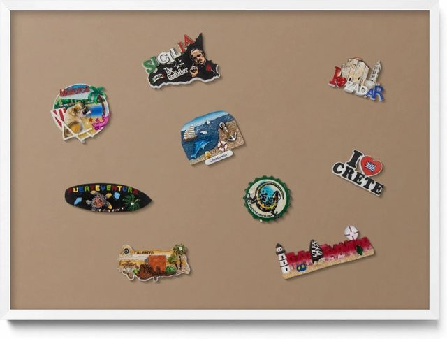 Tulup Magnettafel aus Metall für Souvenirs in Hellbraun mit weißem Rahmen, B: 70 cm, H: 50 cm - Bild 1