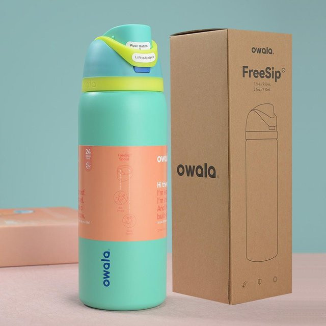 Owala Vakuumisolierte Sportflasche aus Edelstahl mit Griff und Strohhalm, 24oz, Grasgrün - Bild 1