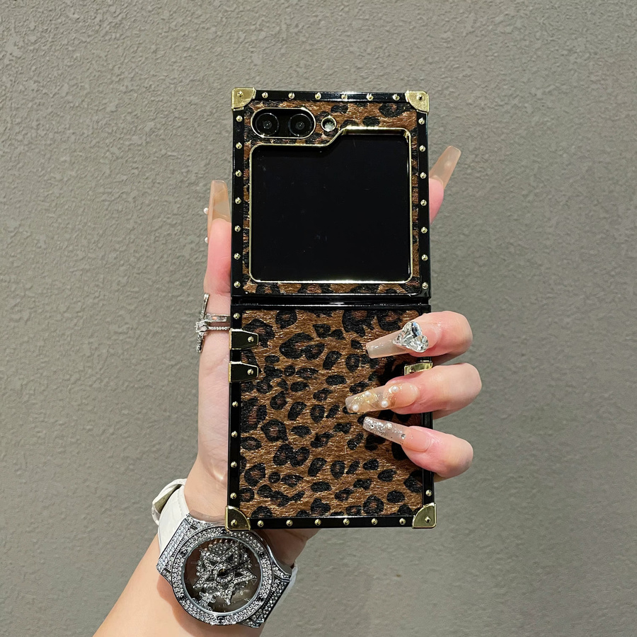 Samsung Galaxy Z Flip Serie Handyhülle mit Leopardenmuster und Plüschstruktur in Braun/Multicolour - Bild 2