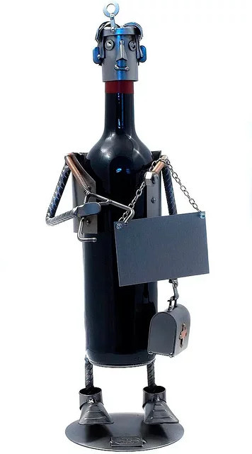 Weinflaschenhalter Arzt mit Arzttasche aus Metall von Hinz & Kunst in Grau - Bild 1