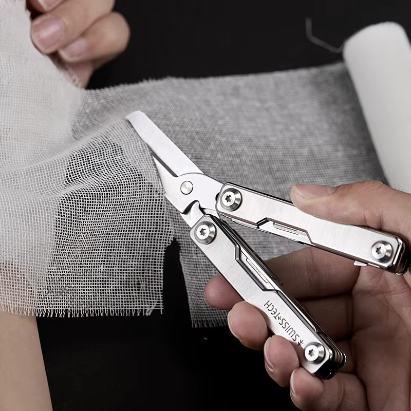 SWISS TECH 9-in-1 Rettungsschere Survival-Multitool als EDC Mini-Schlüsselanhänger in Silber mit Fensterbrecher und Gurtschneider - Bild 3