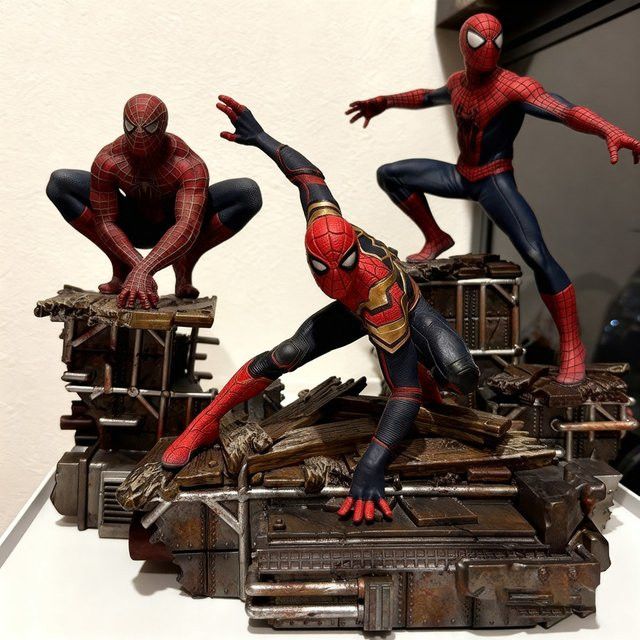 Hot Toys Spider Man Actionfigur als Sammlerstück und Desktop-Ornament für Jungen - Bild 1