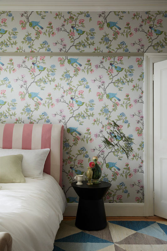Little Greene Tapete Aderyn in French Grey mit floralem Tier- und Pflanzenmotiv als Vlies-Tapete - Bild 2
