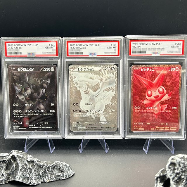 Keeppley Pokémon Victini Reshiram Zekrom Sammelkarte, Japanische Version - Bild 1