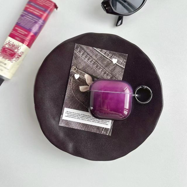 Glänzende Kopfhörerhülle für Apple AirPods (1, 2, 3, 4, Pro 2, Pro 3) in Violett mit Farbverlauf und schwarzem Ring - Bild 1
