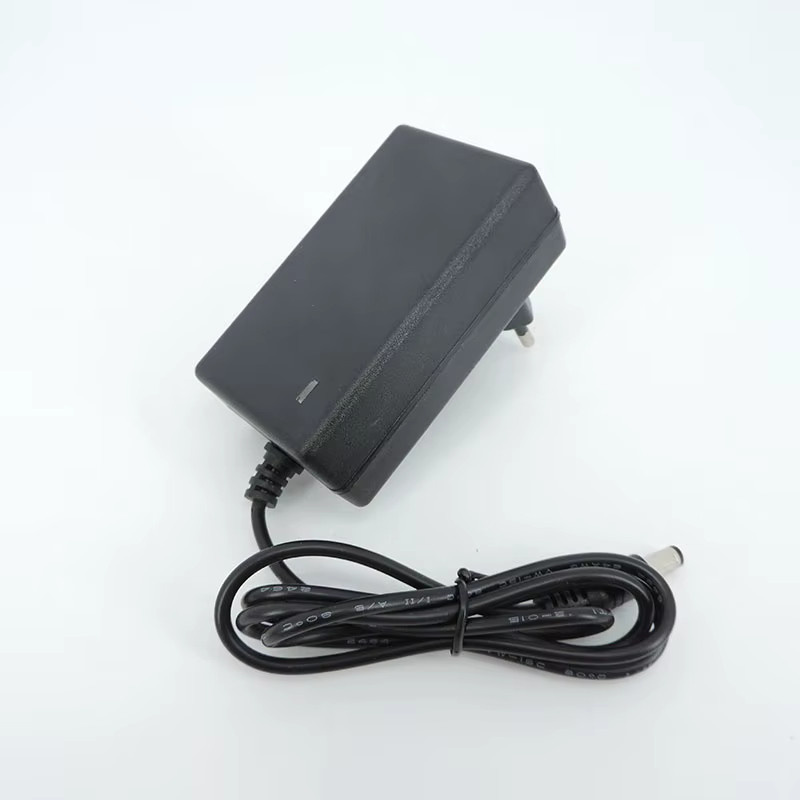 AC DC Netzteil Ladegerät 12,6V 2A für 18650 Lithium-Akkupacks, Farbe: Schwarz, Anschluss: 5,5 x 2,5 mm - Bild 3