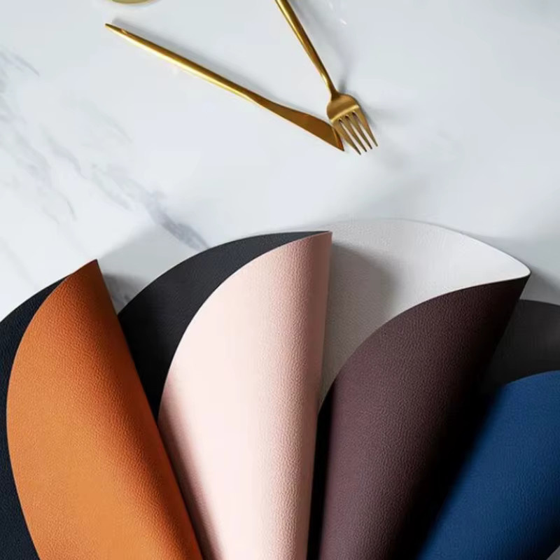 Inyahome Set aus runden Tischsets und Untersetzern aus PU Kunstleder in Braun und Schwarz - Bild 2