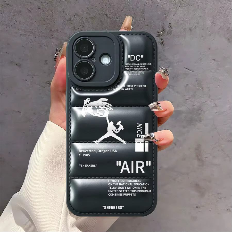 Street-Sneaker Handyhülle im Daunenjacken-Design für Apple iPhone 16 15 14 13 12 11 Pro Max Plus Air 16e in Schwarz - Bild 3