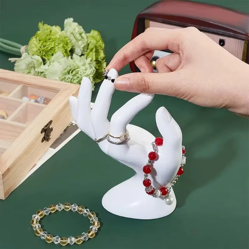 OK Gesture Ring Handhalter Schwarz als Schmuckständer und Uhrenständer aus Kunststoff für Ringe, Armbänder und Uhren zur Präsentation und als Foto-Requisite - Bild 5
