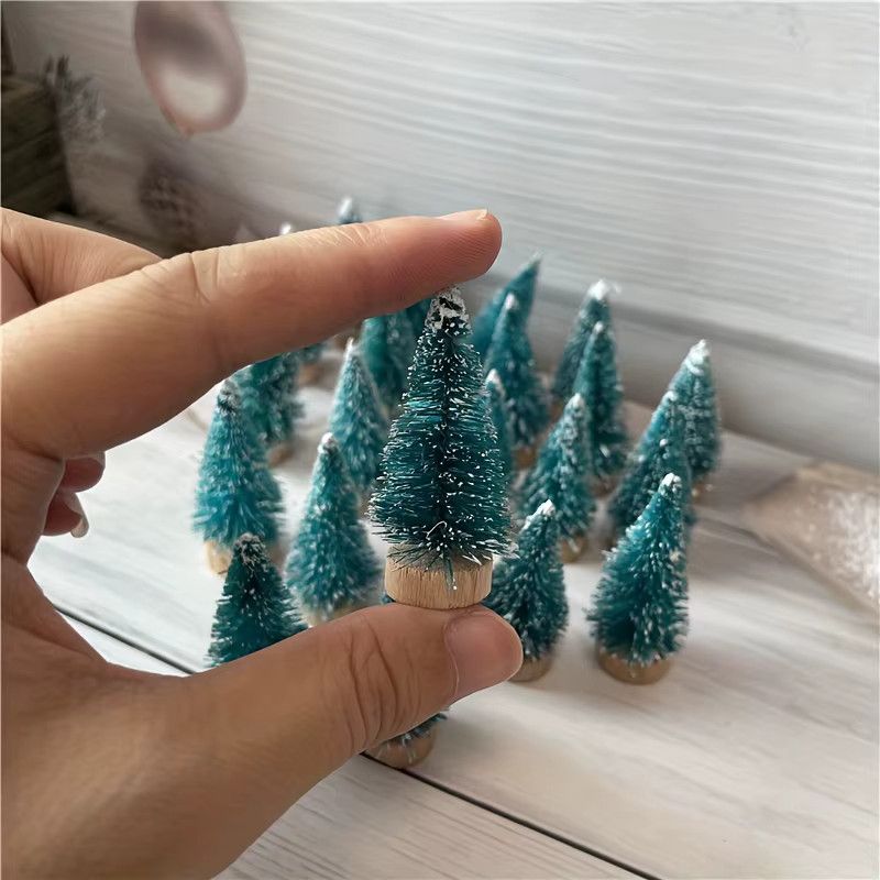 12 Stück Mini-Weihnachtsbäume von DUTRIEUX in Grün mit künstlichem Schnee und Frost als Tischdekoration für Weihnachten und Neujahr - Bild 2